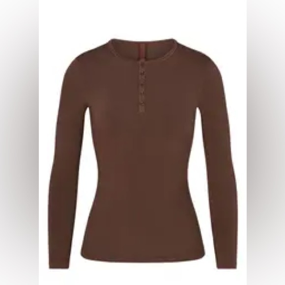 SKIMS Cotton Henley | Cocoa - Picture 4 of 10